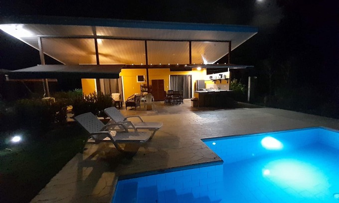 Ciudad Cortes Cottage | Charming, very private 2-bedroom casita in Ojochal with WiFi and solar.