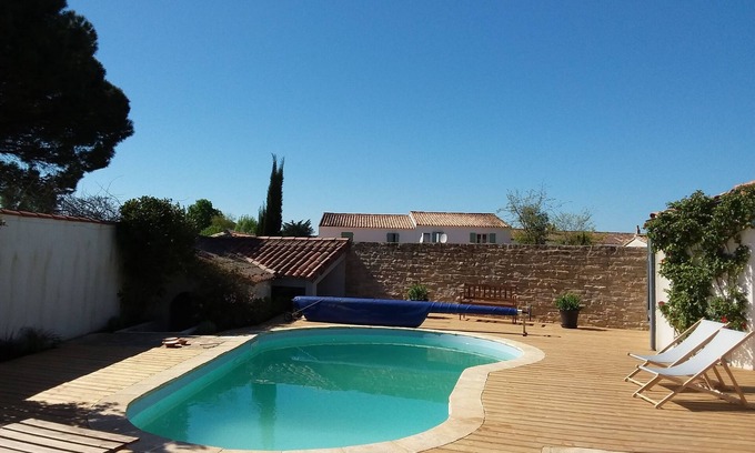 Le Bois-Plage-en-Re Villa | Charming villa with heated pool