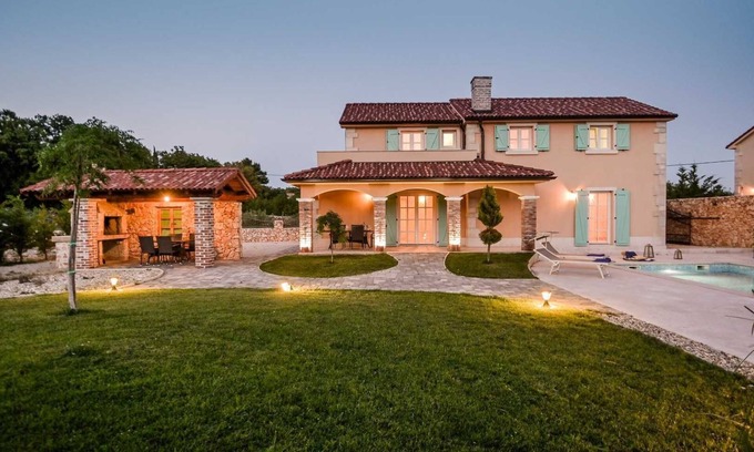 Kras Villa | Charming Villa Beleca with private pool