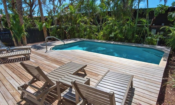 Marathon Hotel | Charming Villa with Pool Access & Full Kitchen for Easy Meals!