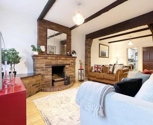 Windsor City Centre House | CHARMING WINDSOR COTTAGE, INCREDIBLE Location, Castle Doorstep