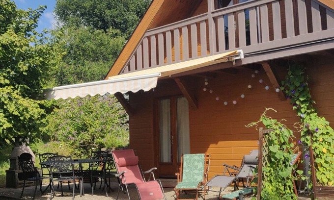 Thoire-sur-Dinan Cottage | Charming Wooden House with Garden and High-Speed Internet, Near Hiking Trails