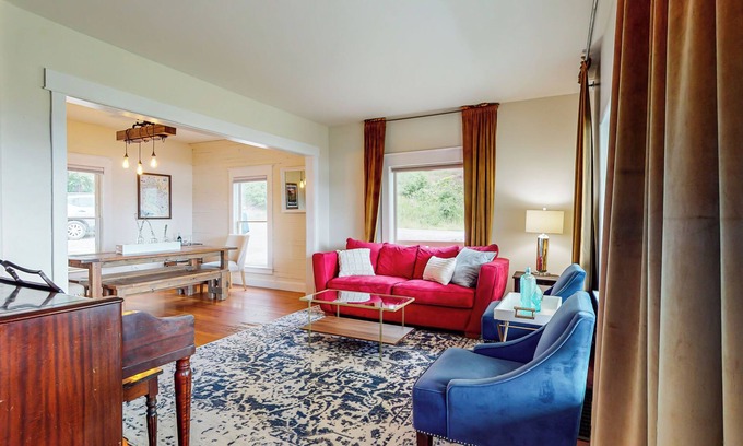 Somers House | Charming Yellow House on Somers Bay!
