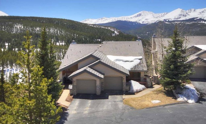 Baldy Mountain House | Charter Ridge 60: Spacious 4BR townhome in Breckenridge with ski area views and hot tub!
