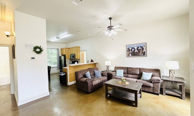 Pine Grove Apartment | Chateau 6, spacious townhouse in Tickfaw, LA