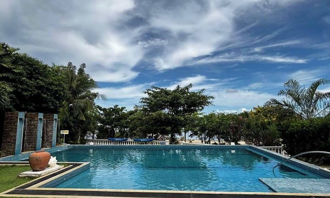 Lapu-Lapu Resort | Chateau By The Sea