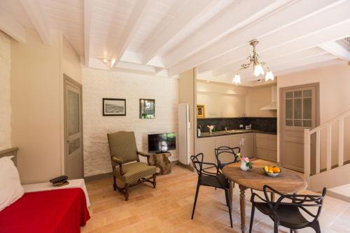 Saint-Meloir-des-Ondes House | Chateau de Lourdes