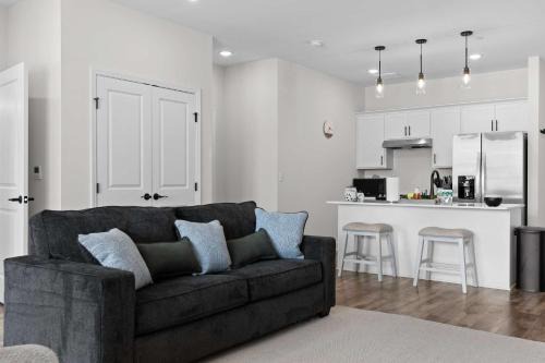 Chattanooga Apartment | Chattanooga Getaway-Sleek 2BR at the Poplin