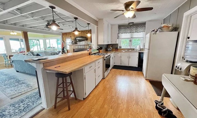 Niets Crest Cottage | Chautauqua Lakefront Getaway with private dock