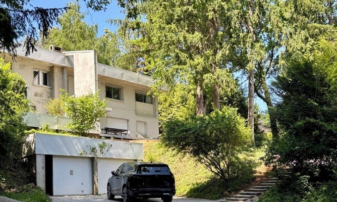 Chavot-Courcourt House | Chavot la Bulle - Modernist-inspired architect-designed house from the 70s