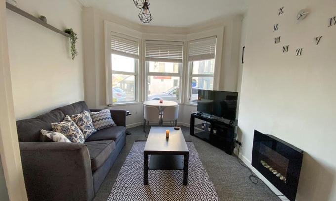 Bangor Apartment | Cheap & Cheerful Apartment Near Bangor Marina