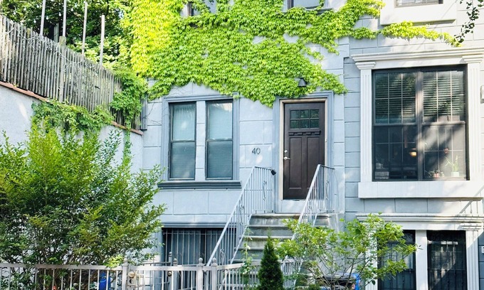 Bushwick House | CHEERFUL 2 BEDROOM APT 5 MINS WAlk FROM TRAIN STATION
