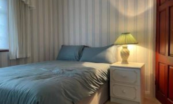 Bickley House | Cheerful 3 bedroom house with off street parking