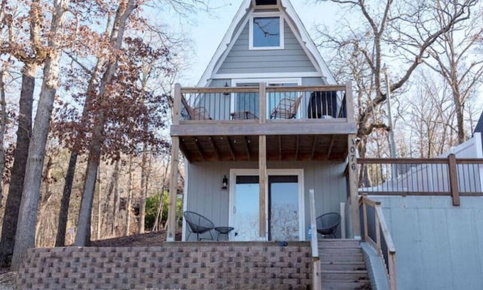 Lampe Ski Chalet | Cheerful 3 Bedroom Swiss Chalet at Table Rock Lake