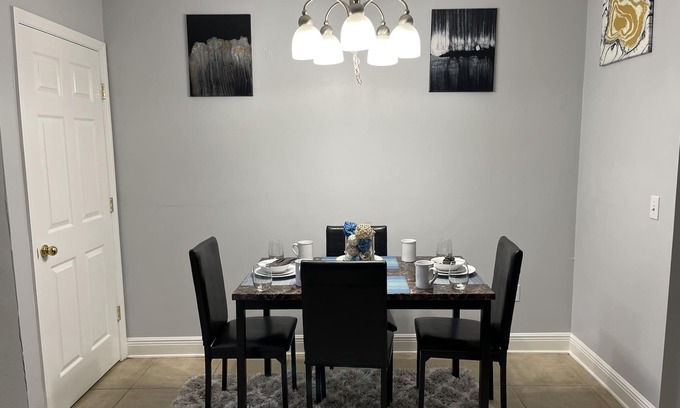 Tallahassee House | Cheerful 3-bedrooms with free WiFi & ESPN sleeps 6
