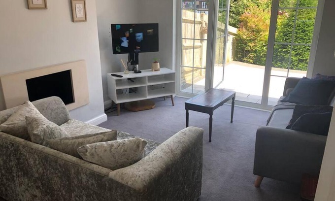 Bickley House | Cheerful 4 bedroom home with lovely garden