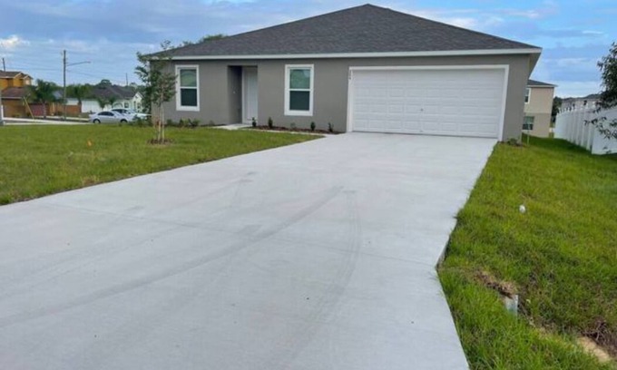 Haines City House | Cheerful 4 Bedrooms New Construction Home