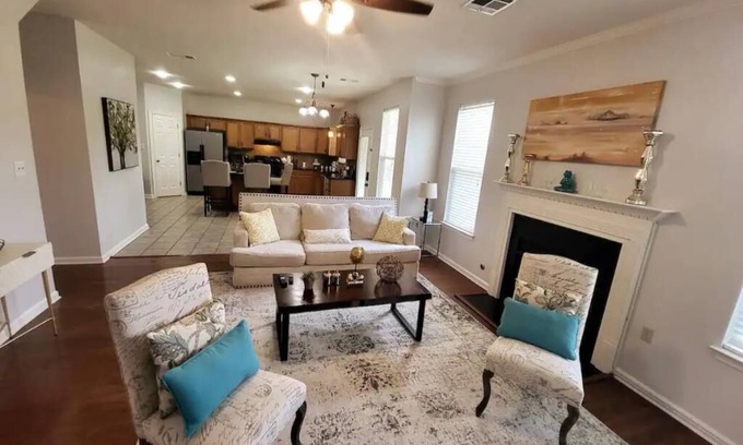 Sunshine House | Cheerful 6BR between LSU & NOLA