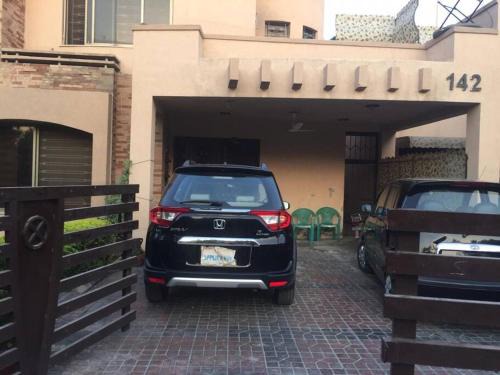 Rawalpindi House | Cheerful Ground 2 beds villa with porch & lawn