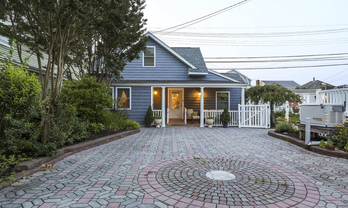 Belmar Cottage | Cheerful Home, 3B, 3B, 2 Blocks to the Ocean