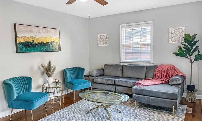 Hidden Valley House | Cheerful & Spacious in Prime Location, Ready for YOU!