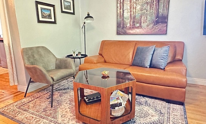 Whittier Apartment | Cheerful studio - 2 blocks to Pearl Street