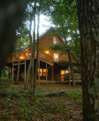 Rockbridge House | Cheerful Two Bdrm Cabin with Hot Tub & Pet Friendly