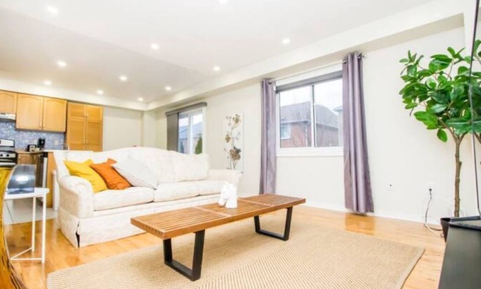 Newmarket House | Cheerfull 3-Bedroom Home in Newmarket