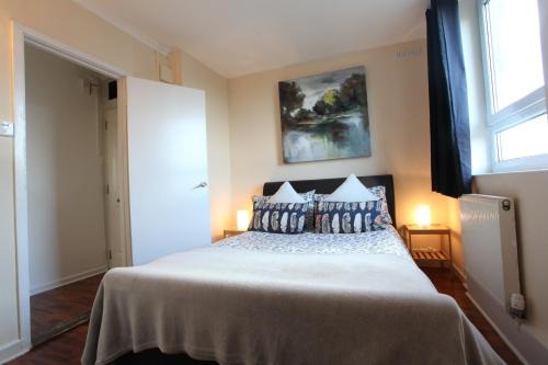 Parsons Green and Walham Apartment | Chelsea off Kings Road One Bedroom Apartment with balcony