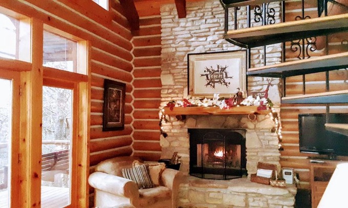 Eureka Springs Ski Chalet | Cherokee Mountain log Cabins
