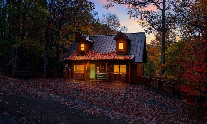 Chalet Village Cabin | Cherokee Winds 2 Bedroom Cabin by RedAwning