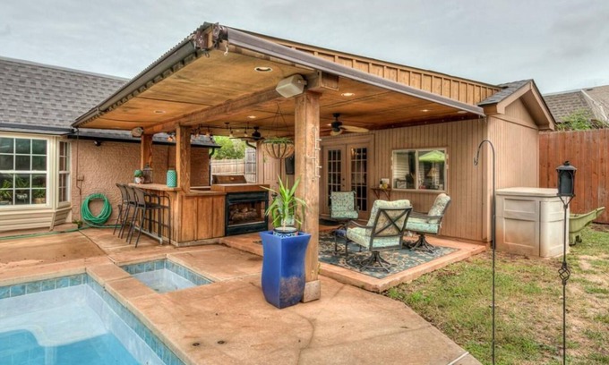 Oklahoma City House | Cherry Hill Retreat - Pool & Cabana
