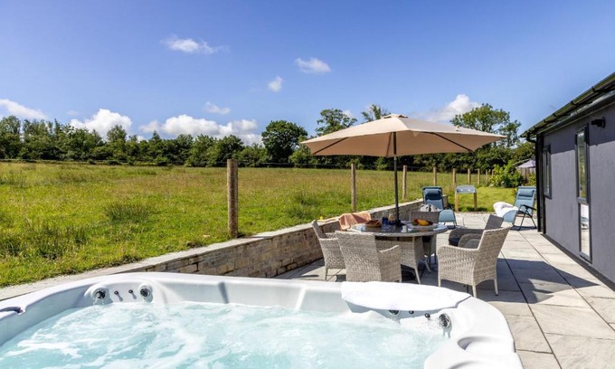 Lifton House | Cherry Lodge, 14 Roadford Lake Lodges