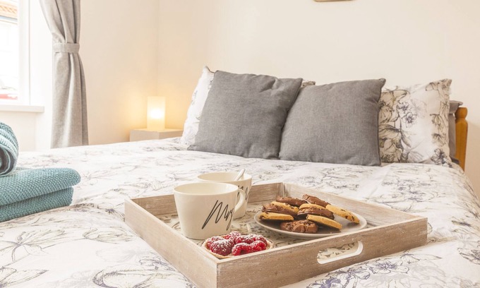 Exeter House | Chestnut House , Stylish House center Exeter