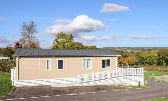 Teigngrace House | Chestnut Lodge