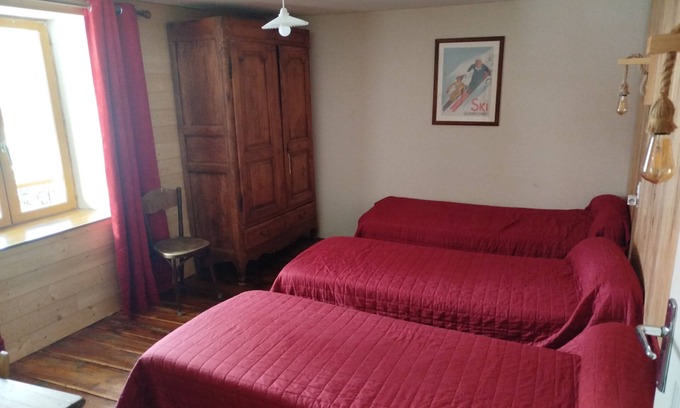 Villar-d'Arene House | Chez Jean Pierre - Room 3pers. in a 17th century house - n ° 7