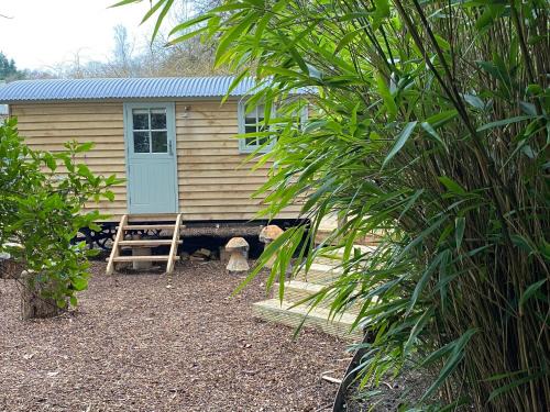 Holt House | Chez Maurice Luxury Shepherds Hut with Bath and Hot Tub