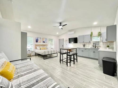 Dover Shores West House | Chic 1br Orlando Stay Parking, Wi-fi Comfort