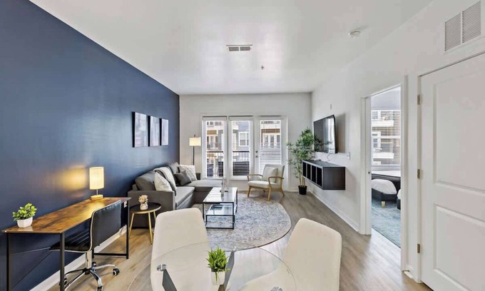 Cherry Apartment | Chic 1BR Retreat | Pool, Gym + W/D | 5 Min to Downtown