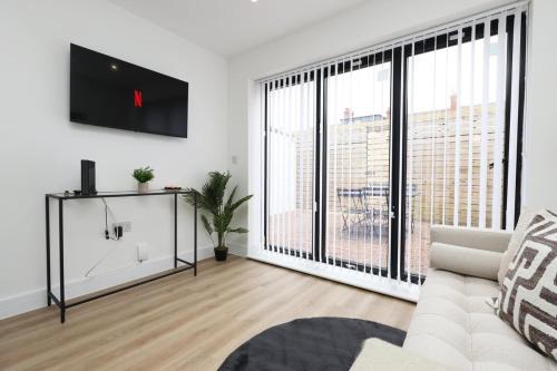 Roath Apartment | Chic 2 Bed Flat near Central Cardiff