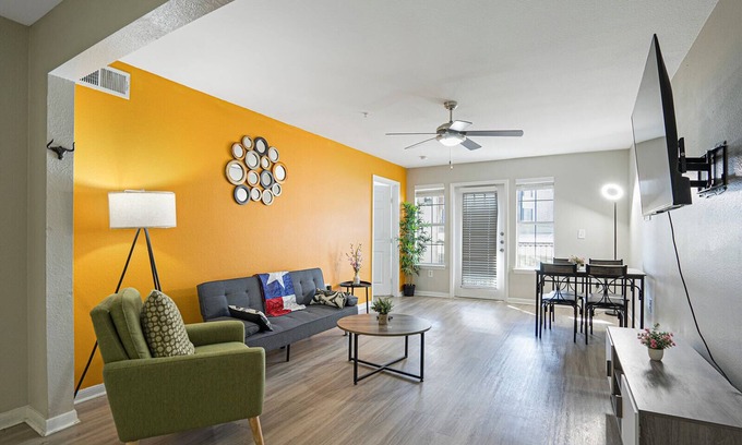 Pleasant Valley Apartment | Chic 2-bedroom apartment with WiFi, AC in marvelous Austin