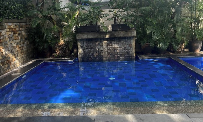 Bagong Lipunan Ng Crame Condo | Chic 2-bedroom condo with WiFi, fitness room and Pool in vibrant Quezon City