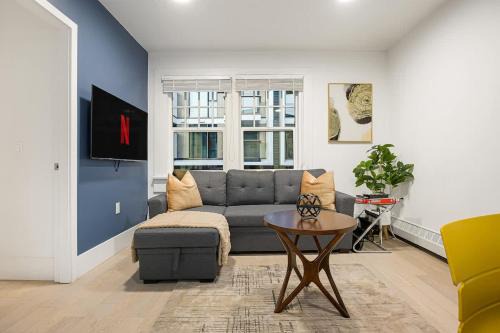 West End Apartment | Chic 2 Bedroom Condo in Stylish Condo West End DT