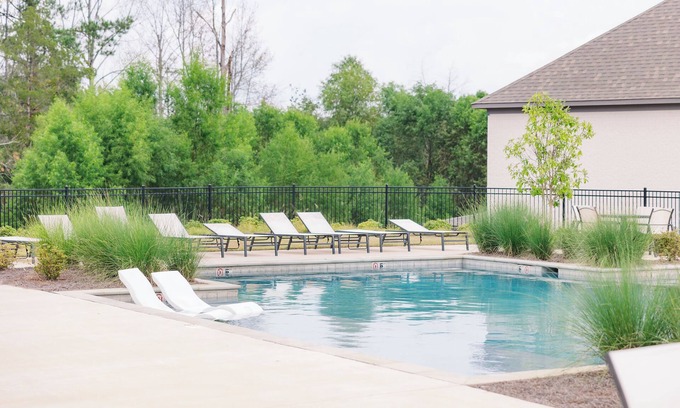 Oxford House | Chic 3BR Oxford Townhome – 2 Mi to Ole Miss + Pool