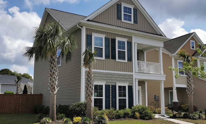 Johns Island House | Chic 3BR Retreat on Johns Island/Pet-Friendly, Full Amenities, Near Beaches