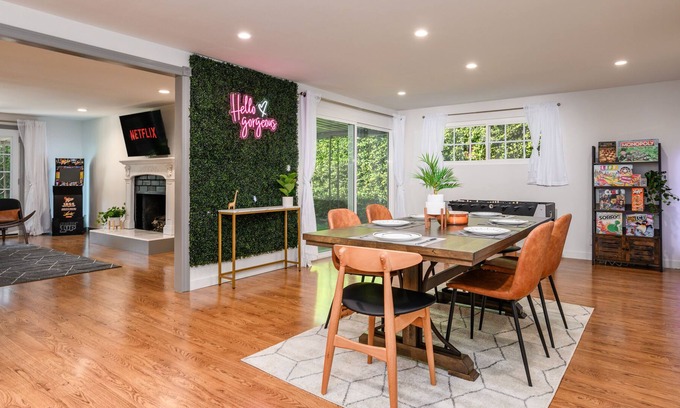Placentia House | Chic 4BR Entertainer / Arcade / CLOSE to Disney