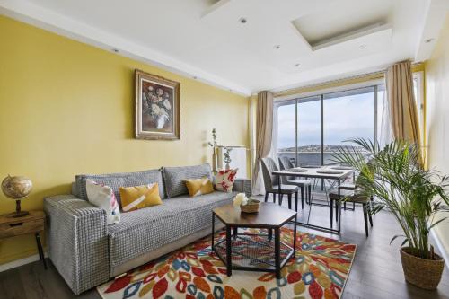Colombes Apartment | Chic and spacious apart with parking