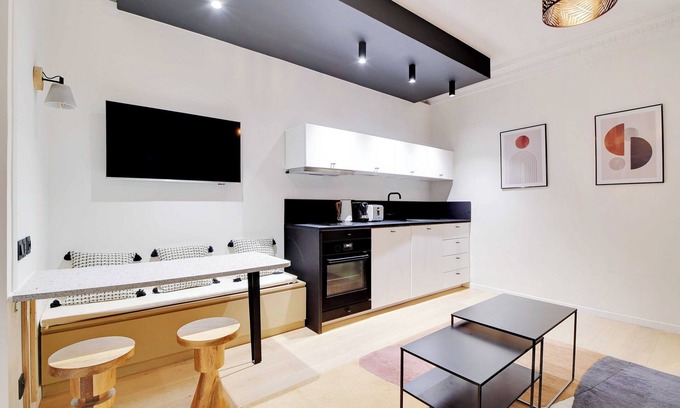 Porte-Dauphine Apartment | Chic Apartment - 1br/4p - Jardin Jean Doornick