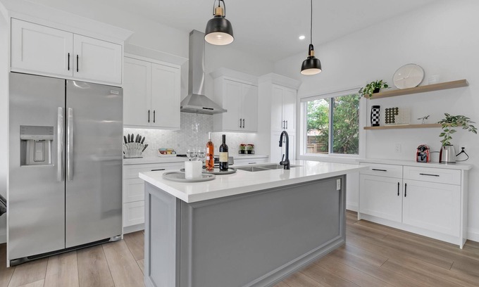 Bowmanville House | Chic Bespoke 4BR Home: King Beds & Fully Fenced Backyard