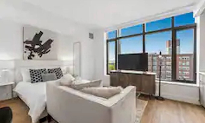Bath Beach Apartment | Chic Brooklyn Studio: Your Home Away from Home
